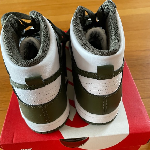 Nib 4.5Y/6W nike dunk olive green cargo white. Never worn - Picture 7 of 8
